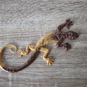 Salamandre marron et dorée