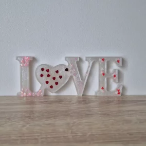 Love blanc avec petits cœurs