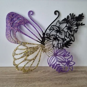 Papillon violet, noir et doré