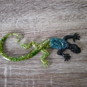 Salamandre verte et noire