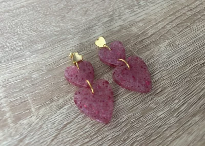Boucles d'oreilles double cœur rose 2
