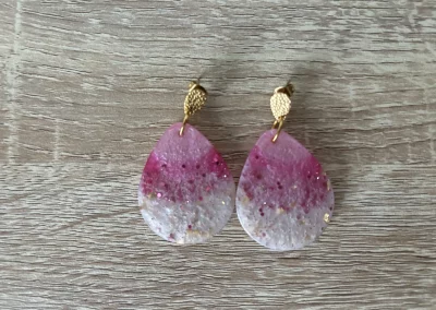 boucles d'oreilles goutte rose et blanc 2
