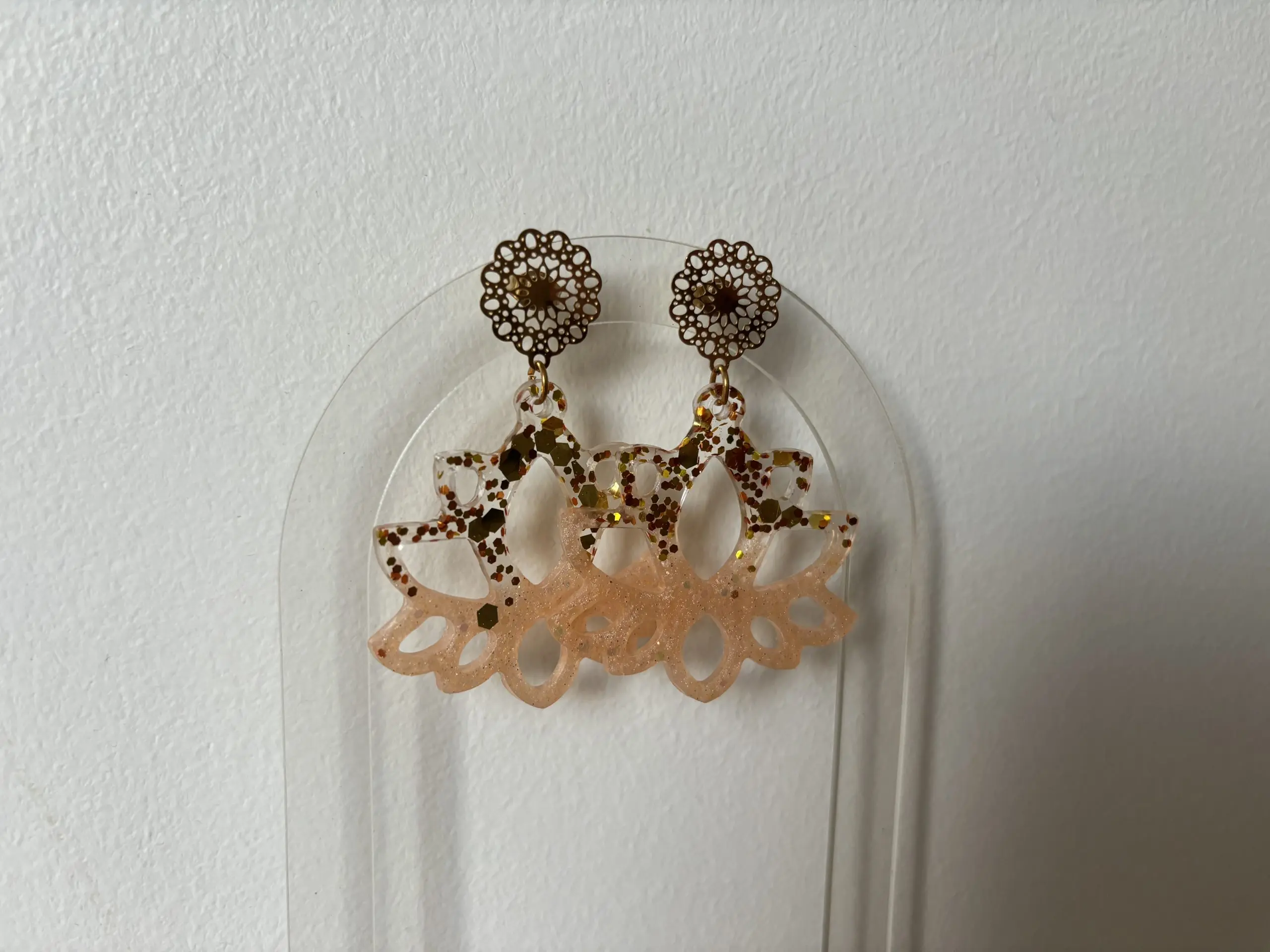 boucles d'oreilles lotus rose saumon 1