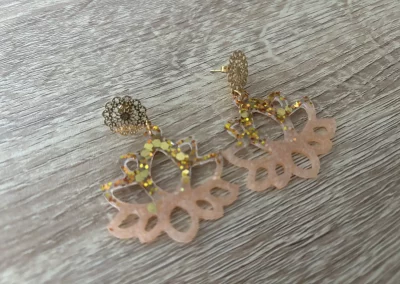 boucles d'oreilles lotus rose saumon 2