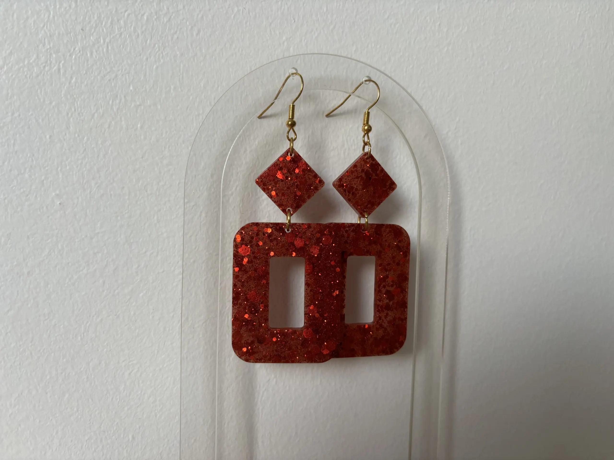boucles d'oreilles carrés rouges 1