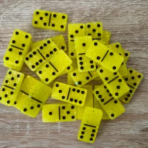 Dominos jaunes