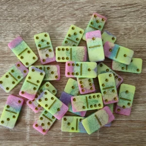 Dominos multicolores