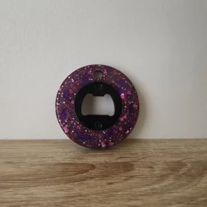 Décapsuleur rond violet pailleté