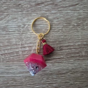 Porte-clés diamant rose et gris avec pompon rose