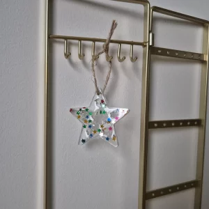Petite étoile transparente avec incrustations
